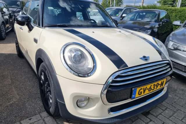 MINI Cooper (2015) thumbnail 3