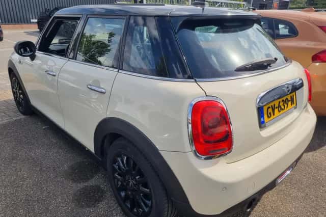 MINI Cooper (2015) thumbnail 4