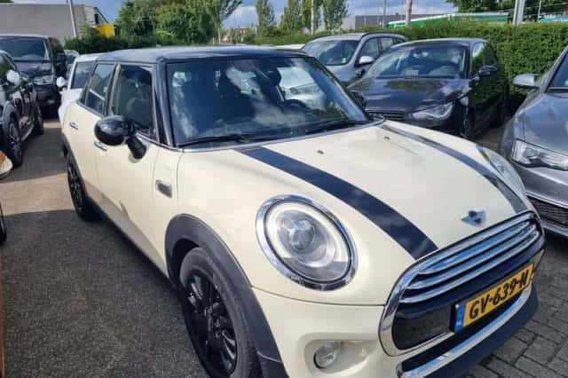 MINI Cooper (2015) thumbnail 6