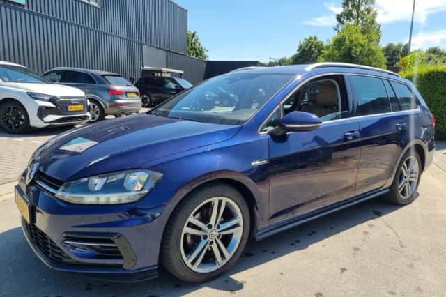 Volkswagen Golf (2018) thumbnail 2