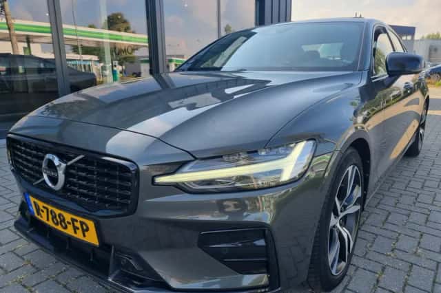 Volvo S60 (2022) thumbnail 1