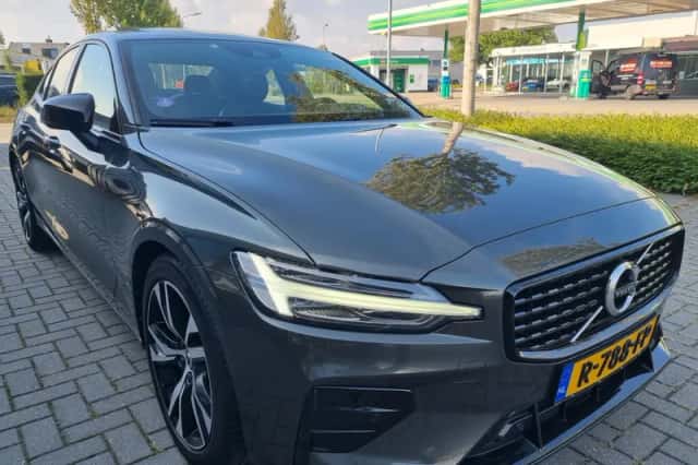 Volvo S60 (2022) thumbnail 3