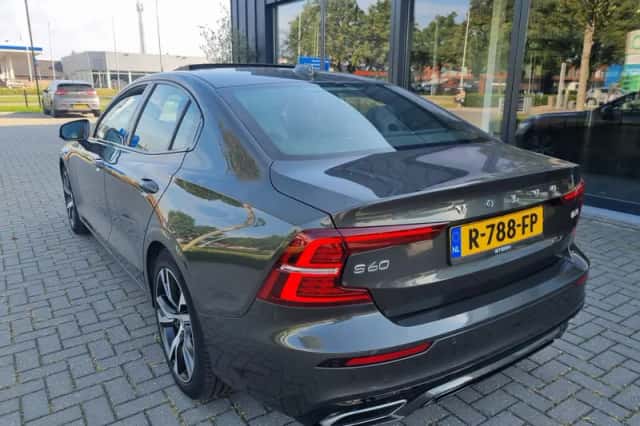 Volvo S60 (2022) thumbnail 6