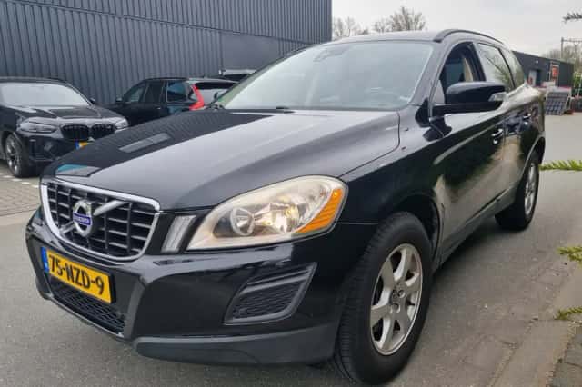 Volvo XC60 (2011) thumbnail 3