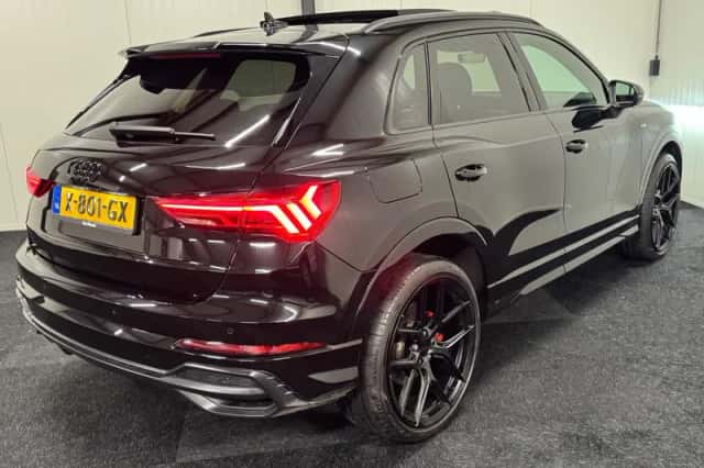 Audi Q3 (2022) thumbnail 3