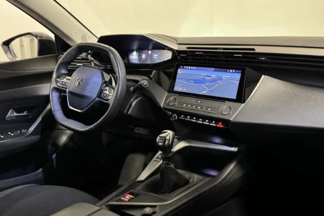 Peugeot 308 (2022) thumbnail 2