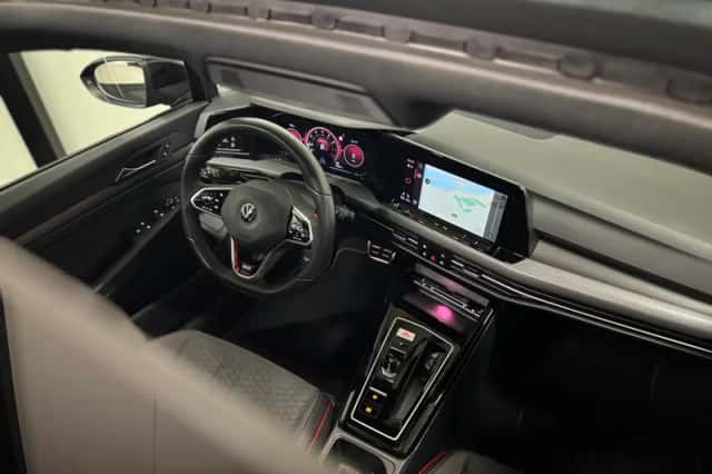 Volkswagen Golf (2023) thumbnail 2