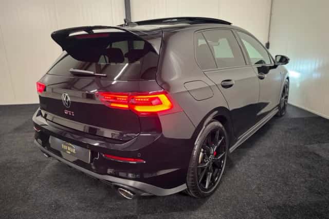 Volkswagen Golf (2023) thumbnail 3