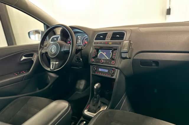 Volkswagen Polo (2014) thumbnail 2