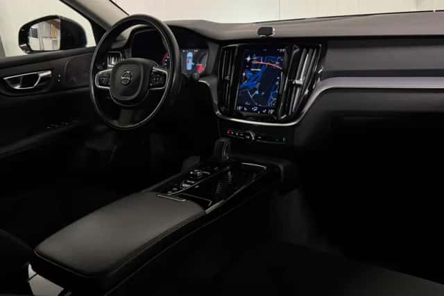 Volvo V60 (2021) thumbnail 2