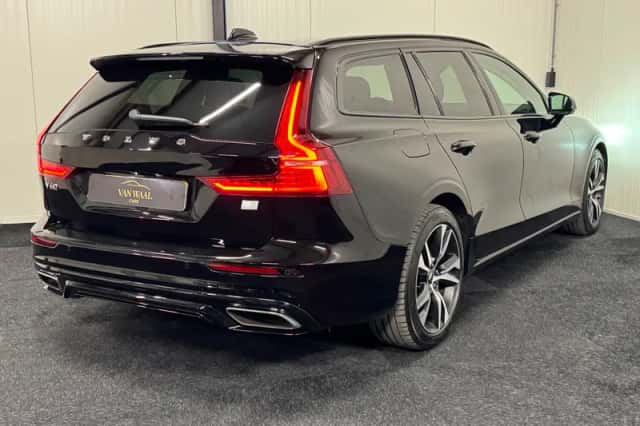 Volvo V60 (2021) thumbnail 3