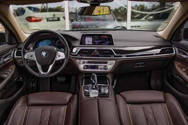 BMW 7-Serie (2018) thumbnail 3