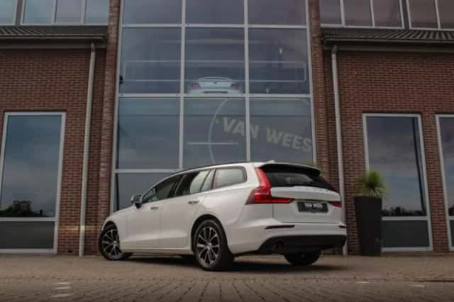 Volvo V60 (2022) thumbnail 4