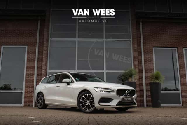 Volvo V60 (2022) thumbnail 1