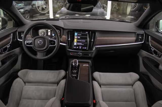 Volvo V90 (2021) thumbnail 3