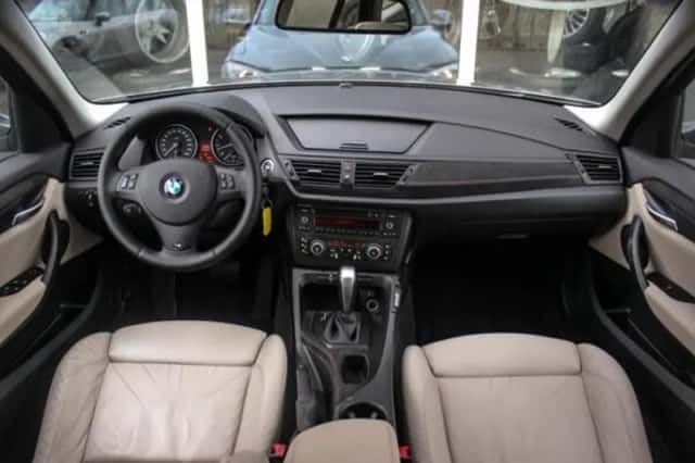 BMW X1 (2010) thumbnail 3