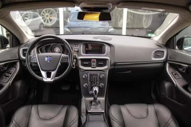 Volvo V40 (2014) thumbnail 3