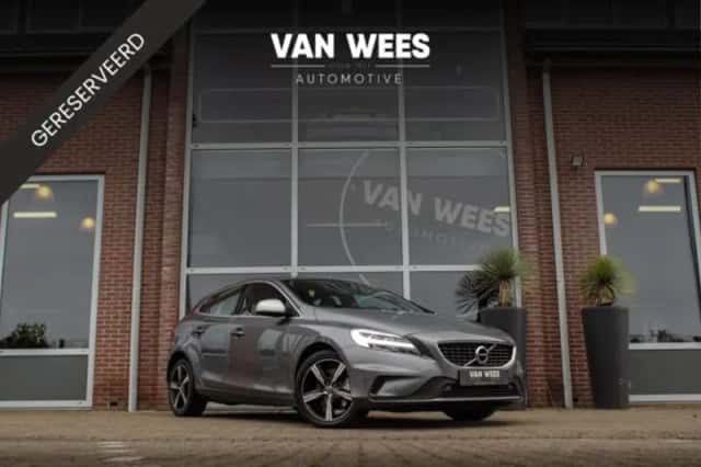 Volvo V40 (2016) thumbnail 1