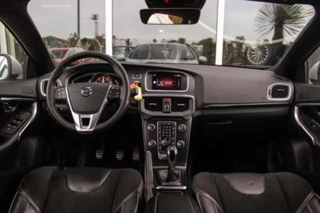 Volvo V40 (2016) thumbnail 3