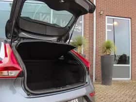 Volvo V40 (2016) thumbnail 30