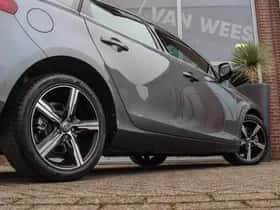 Volvo V40 (2016) thumbnail 43