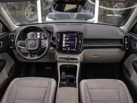 Volvo XC40 (2019) thumbnail 3