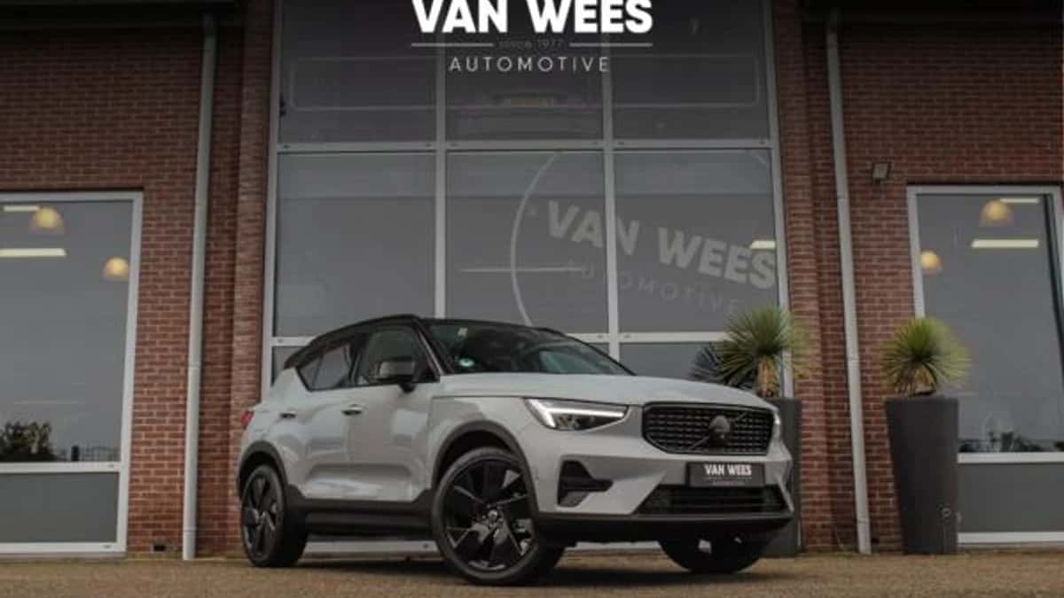Volvo XC40 (2025) — foto 1
