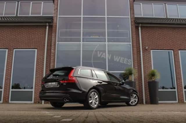 Volvo V60 (2021) thumbnail 5