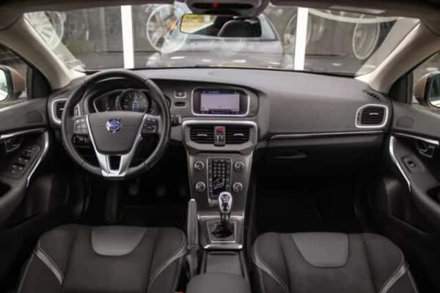Volvo V40 (2013) thumbnail 3