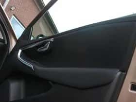 Volvo V40 (2013) thumbnail 33