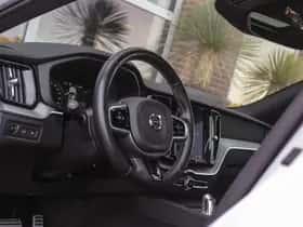 Volvo XC60 (2024) thumbnail 40
