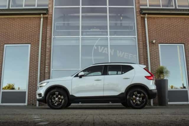 Volvo XC40 (2021) thumbnail 4