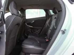 Volvo V40 (2015) thumbnail 18