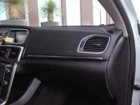 Volvo V40 (2015) thumbnail 32