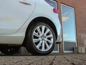 Volvo V40 (2015) thumbnail 35