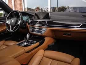 BMW 7-Serie (2015) thumbnail 11
