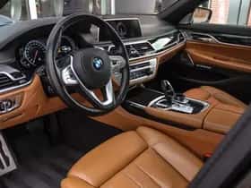 BMW 7-Serie (2015) thumbnail 12