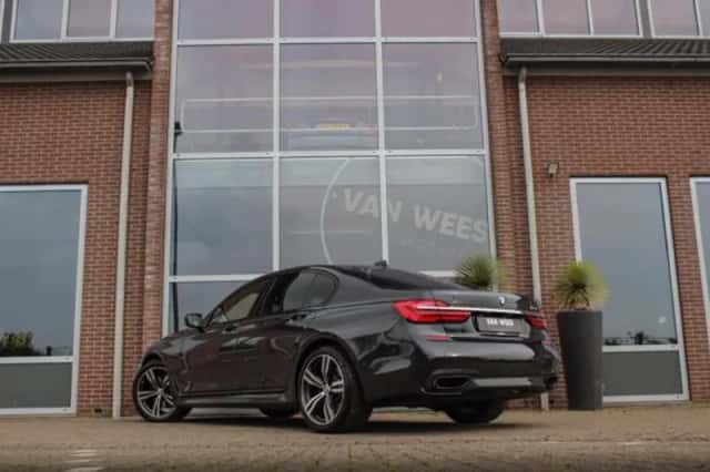 BMW 7-Serie (2015) thumbnail 4