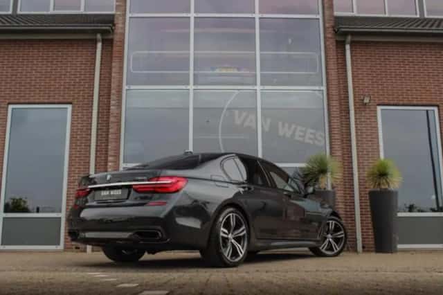 BMW 7-Serie (2015) thumbnail 5