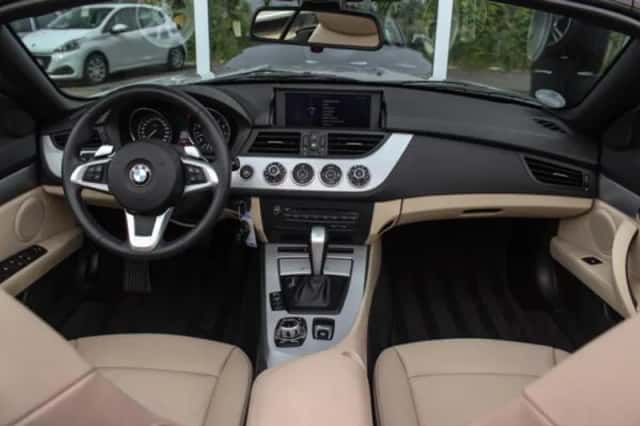 BMW Z4 (2010) thumbnail 3