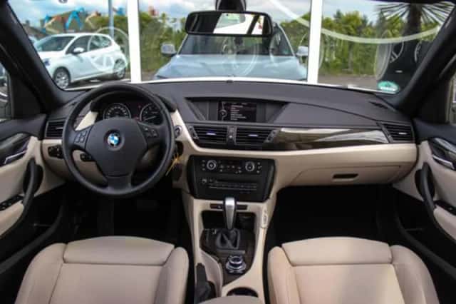 BMW X1 (2010) thumbnail 3