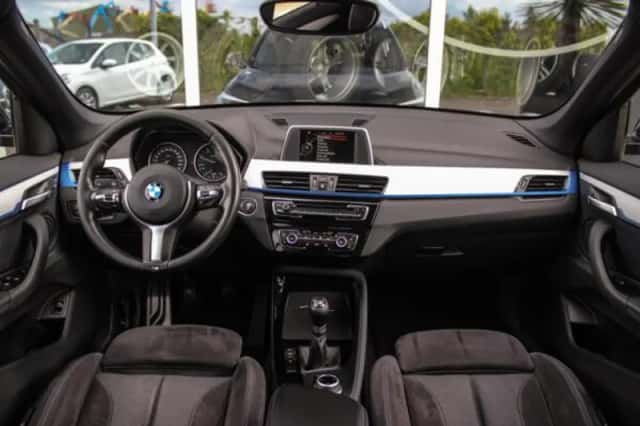 BMW X1 (2016) thumbnail 3