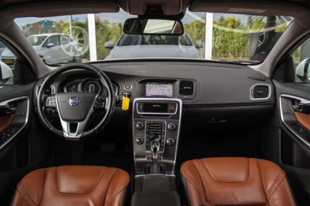 Volvo V60 (2013) thumbnail 3