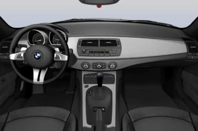 BMW Z4 (2015) thumbnail 3
