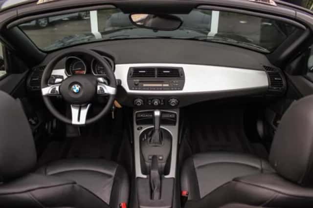 BMW Z4 (2015) thumbnail 3