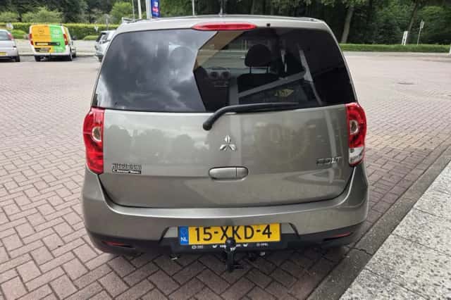 Mitsubishi Colt (2012) thumbnail 4