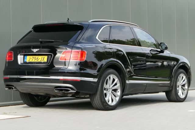 Bentley Bentayga (2016) thumbnail 2