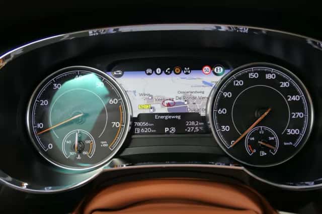 Bentley Bentayga (2016) thumbnail 4