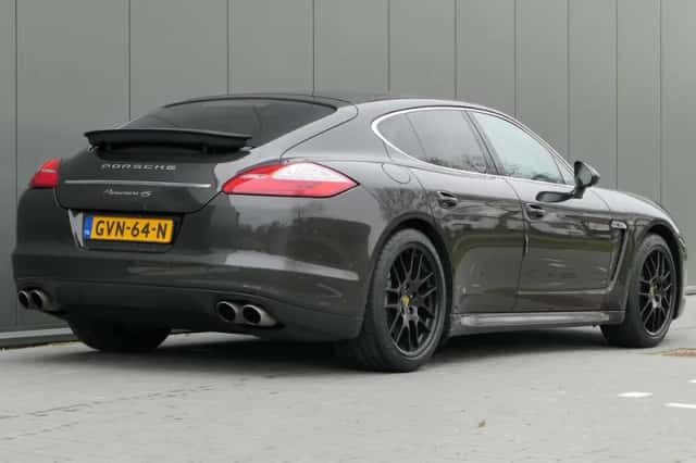 Porsche Panamera (2010) thumbnail 2