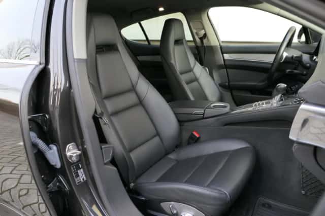 Porsche Panamera (2010) thumbnail 3
